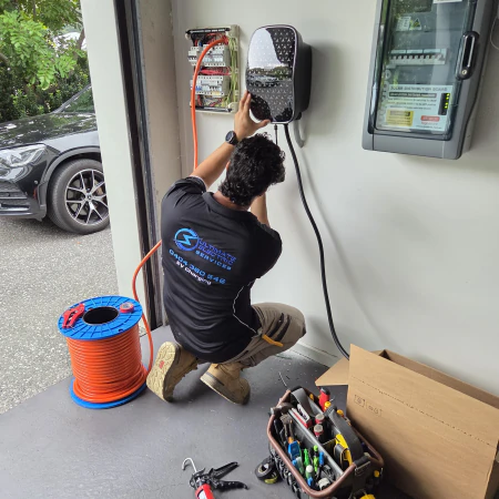 Electrician installing Mercedes-Benz Wallbox